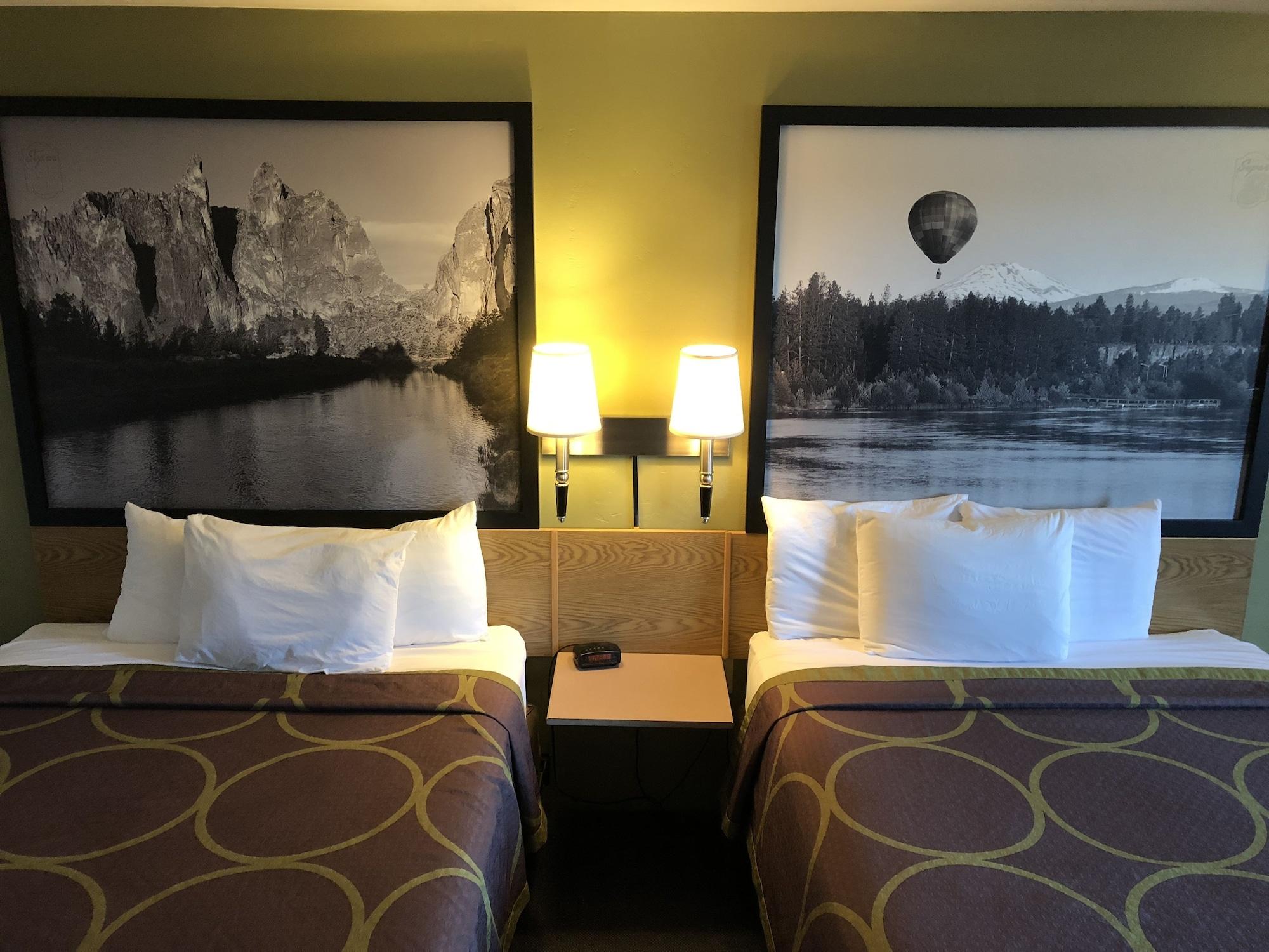 Super 8 By Wyndham Redmond Hotell Eksteriør bilde