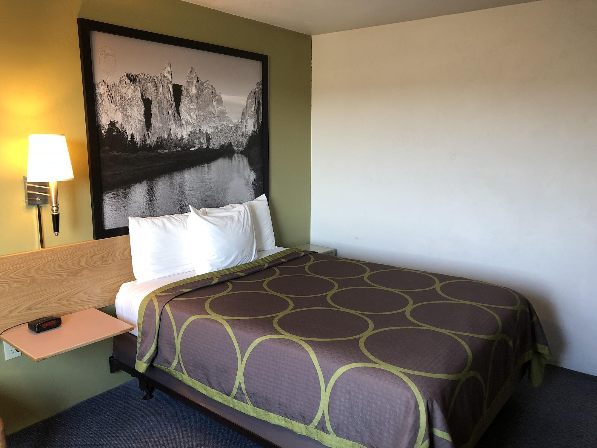 Super 8 By Wyndham Redmond Hotell Eksteriør bilde