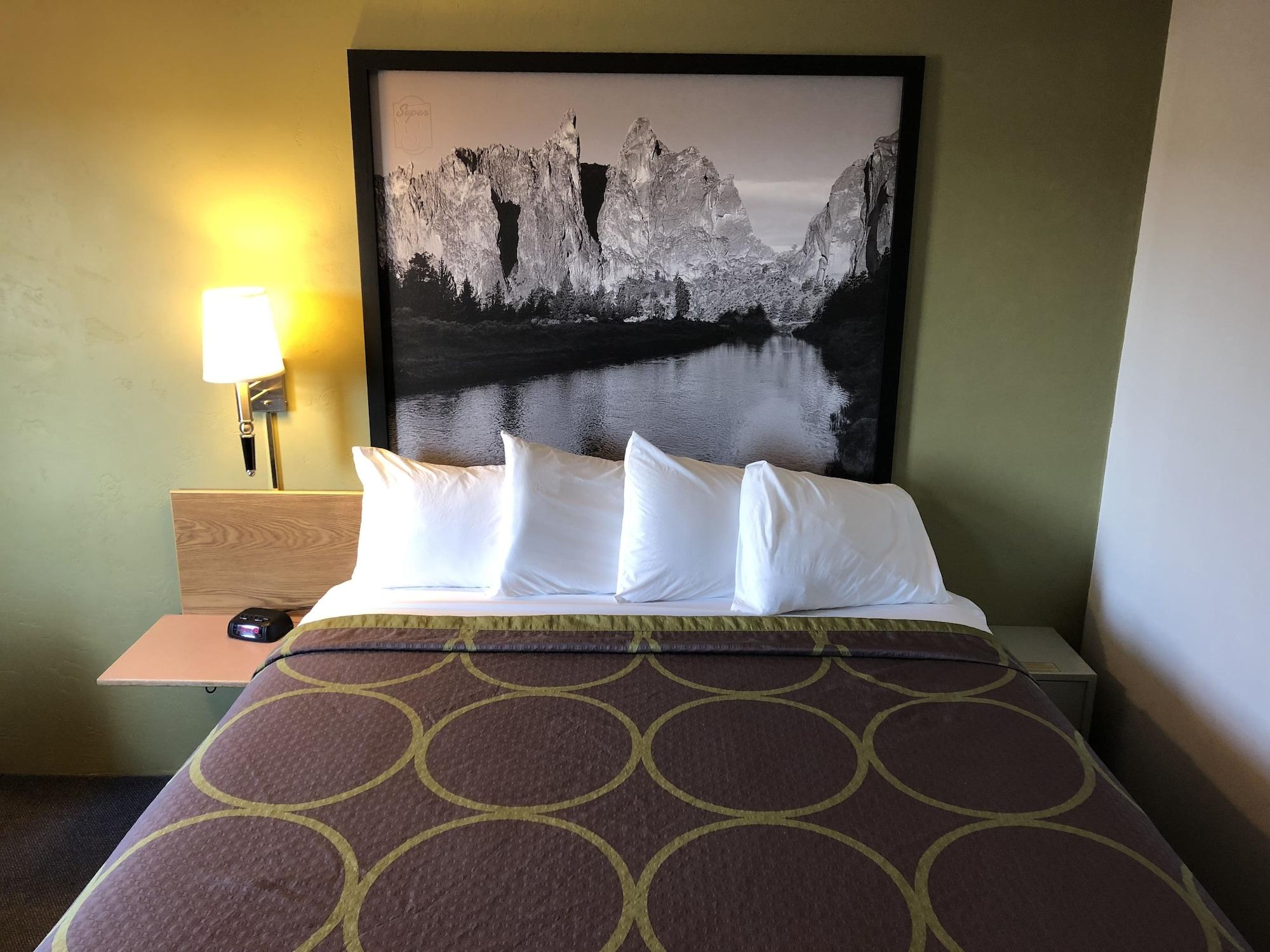 Super 8 By Wyndham Redmond Hotell Eksteriør bilde