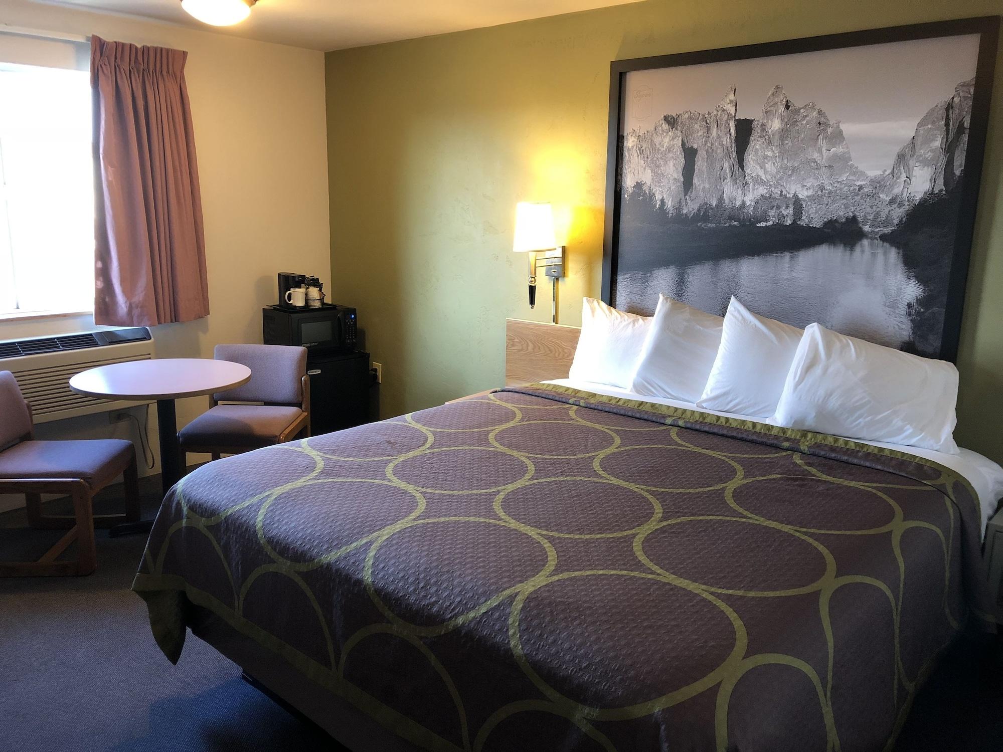 Super 8 By Wyndham Redmond Hotell Eksteriør bilde