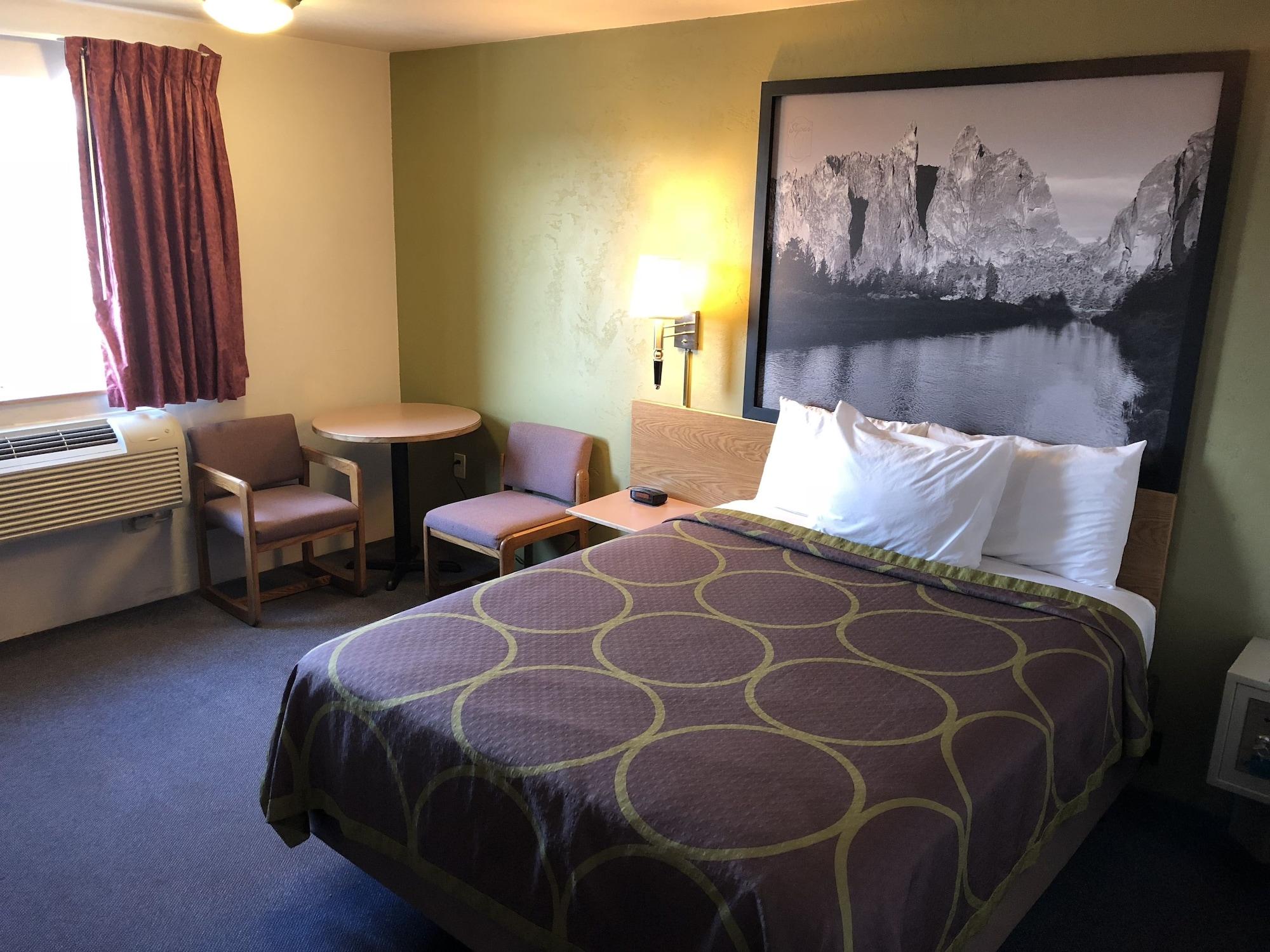 Super 8 By Wyndham Redmond Hotell Eksteriør bilde