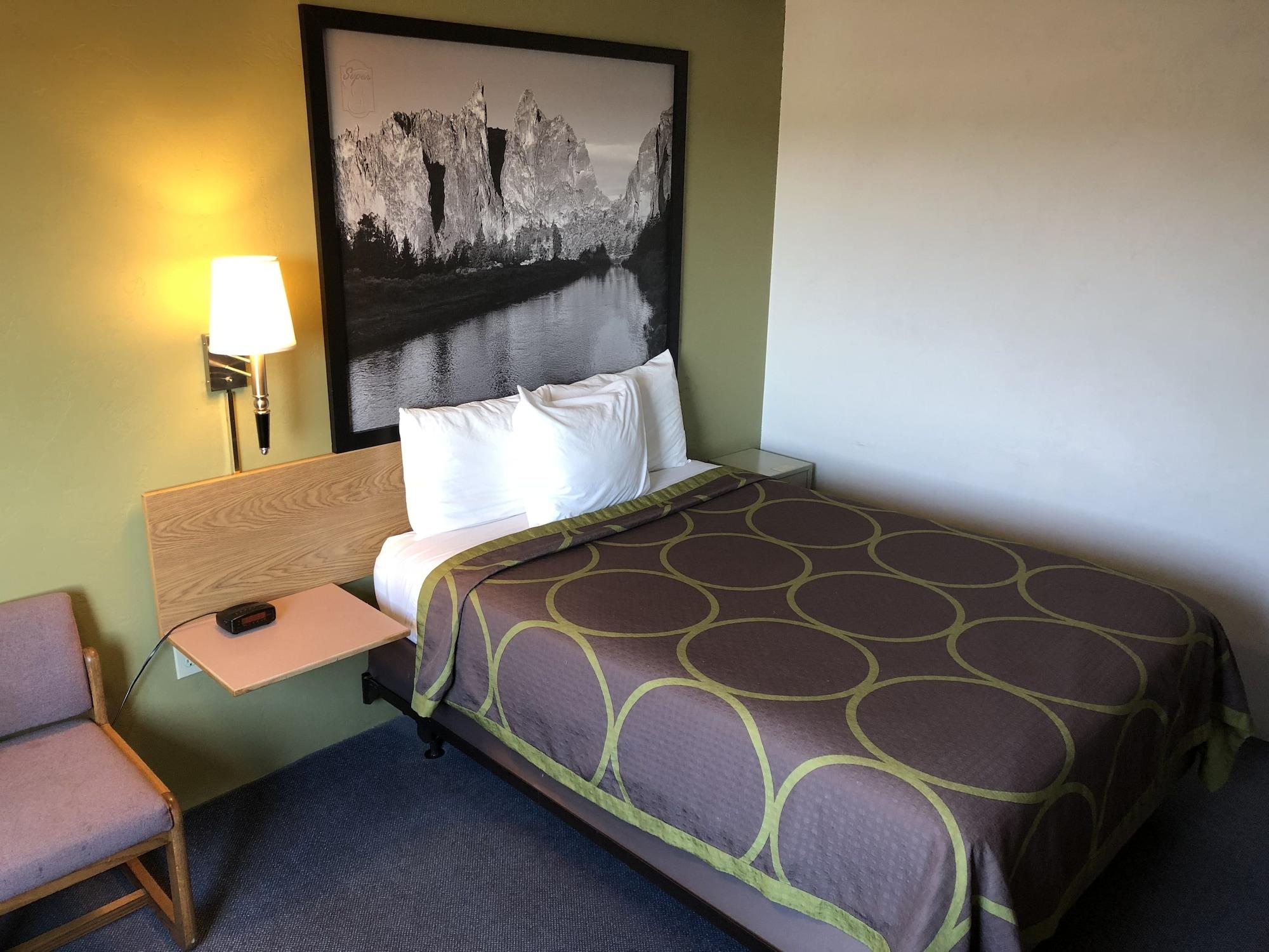Super 8 By Wyndham Redmond Hotell Eksteriør bilde