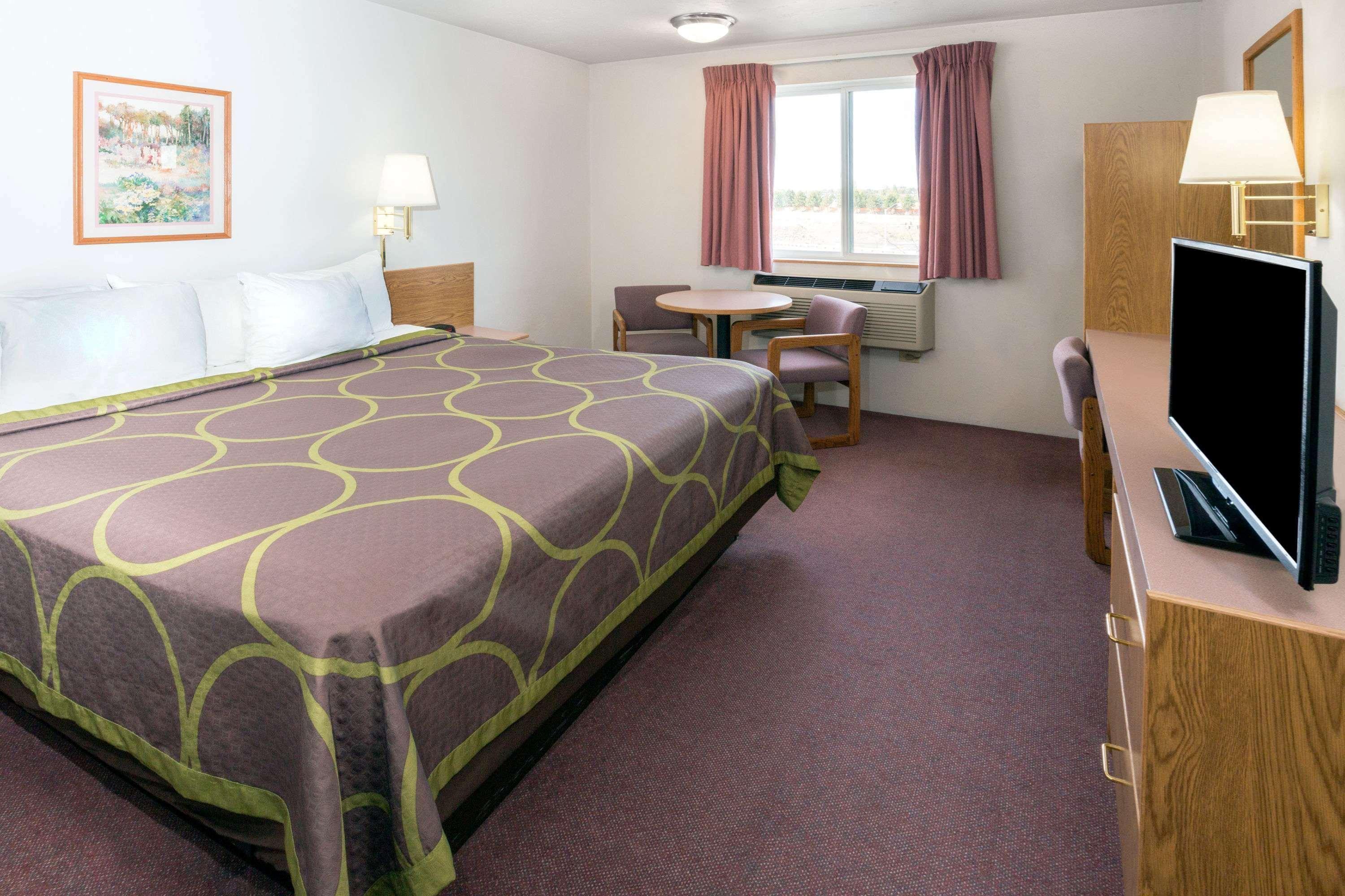 Super 8 By Wyndham Redmond Hotell Eksteriør bilde