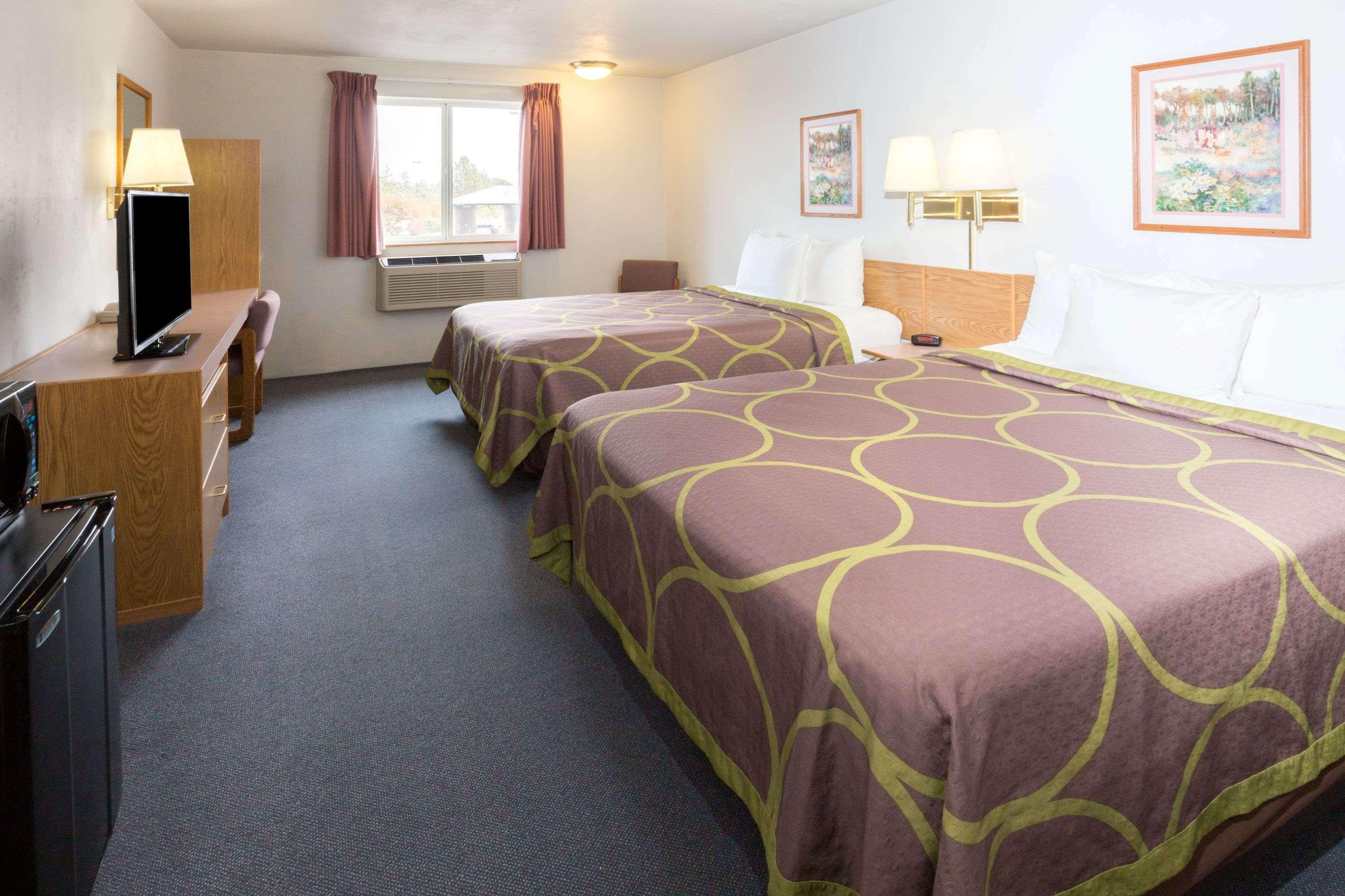 Super 8 By Wyndham Redmond Hotell Eksteriør bilde