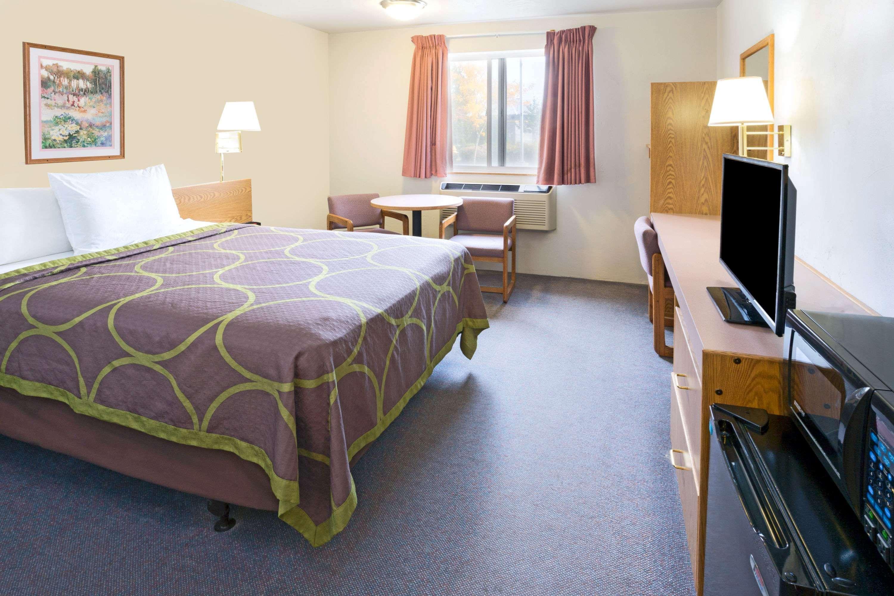Super 8 By Wyndham Redmond Hotell Eksteriør bilde