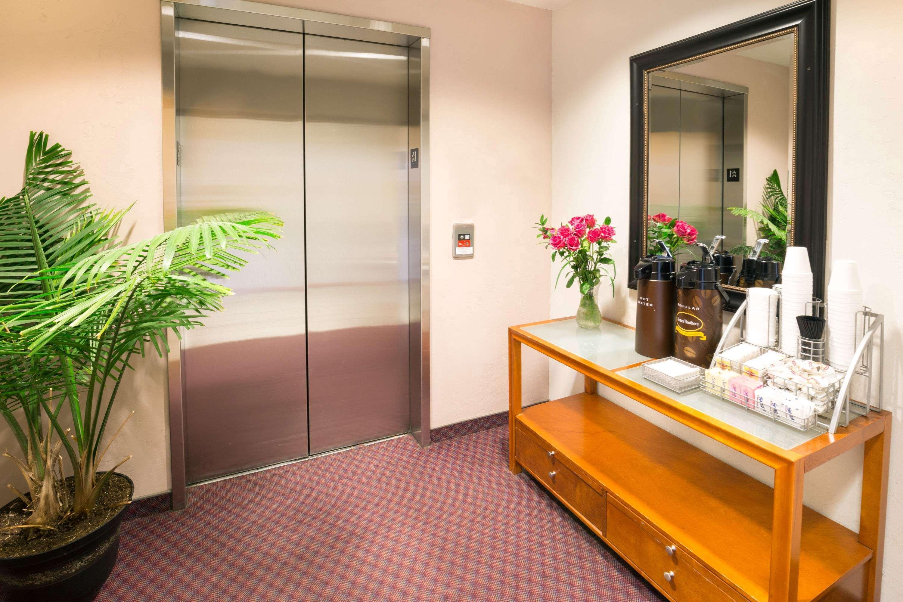 Super 8 By Wyndham Redmond Hotell Eksteriør bilde