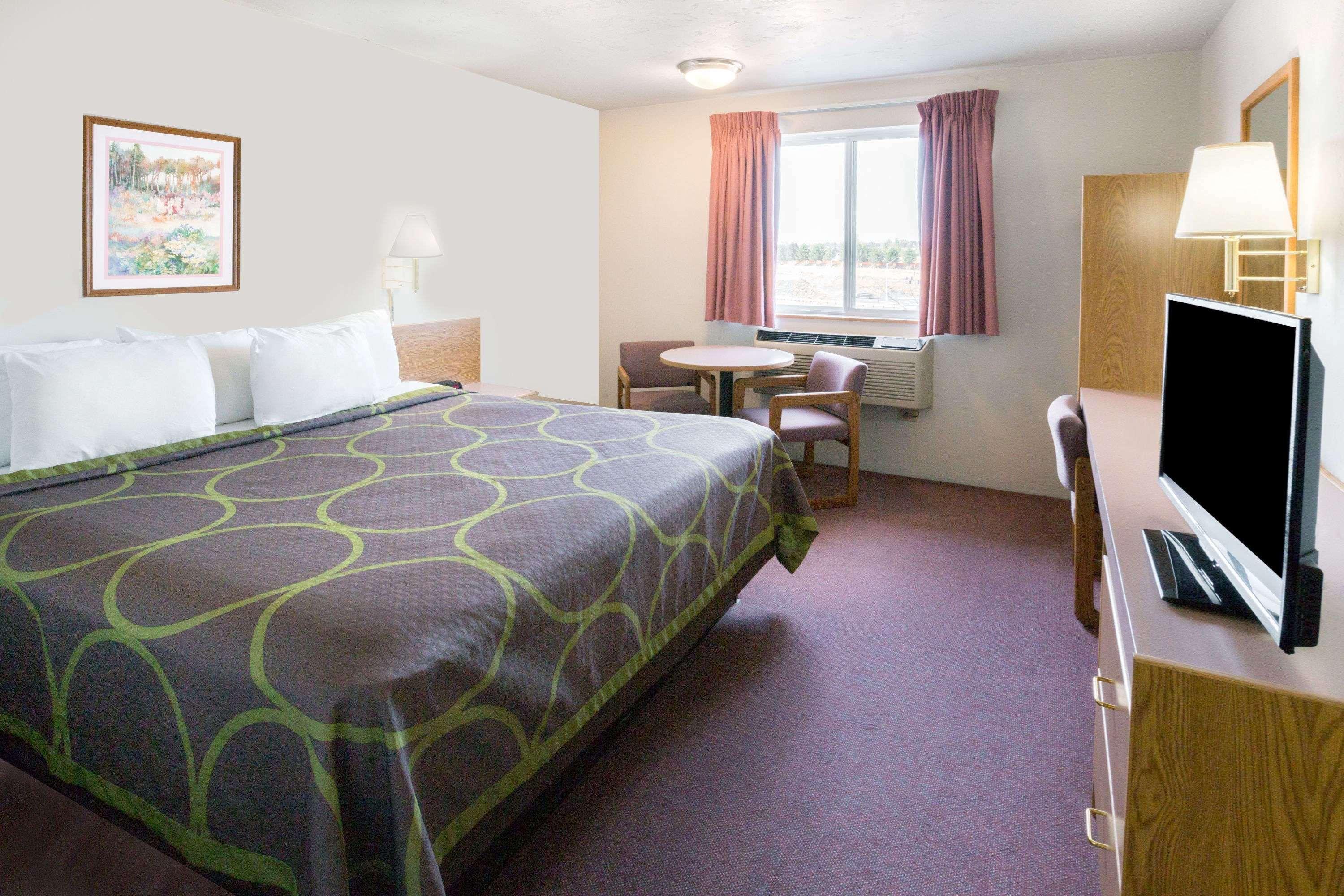 Super 8 By Wyndham Redmond Hotell Eksteriør bilde