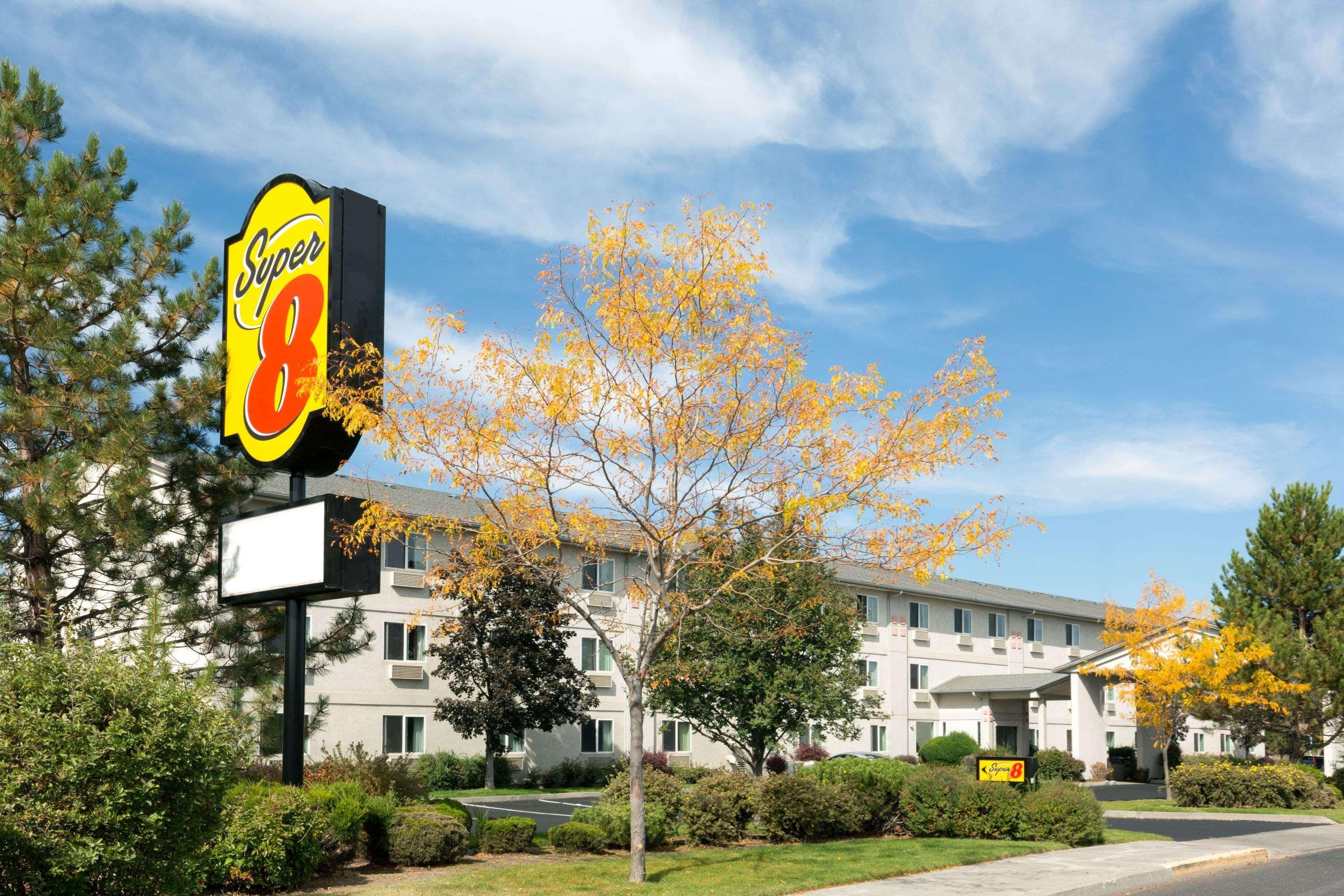 Super 8 By Wyndham Redmond Hotell Eksteriør bilde